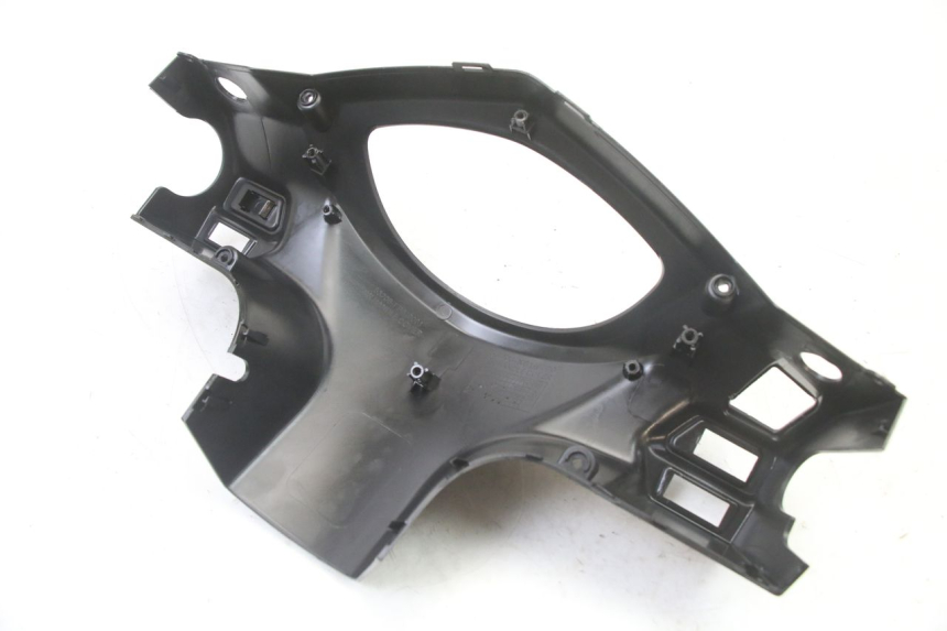 photo de COUVRE GUIDON ARRIERE SYM ORBIT III 3 4T 50 (2021 - 2025) - Gros plan technique