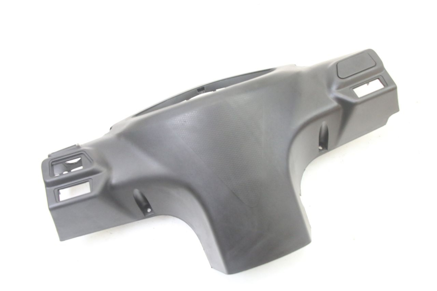 photo de COUVRE GUIDON ARRIERE SYM ORBIT III 3 4T 50 (2021 - 2025) - Détail de la pièce