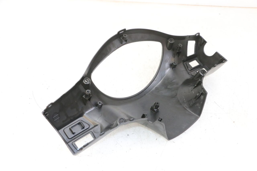 photo de COUVRE GUIDON ARRIERE PEUGEOT TWEET 4T 50 (2014 - 2019) - Détail de la pièce