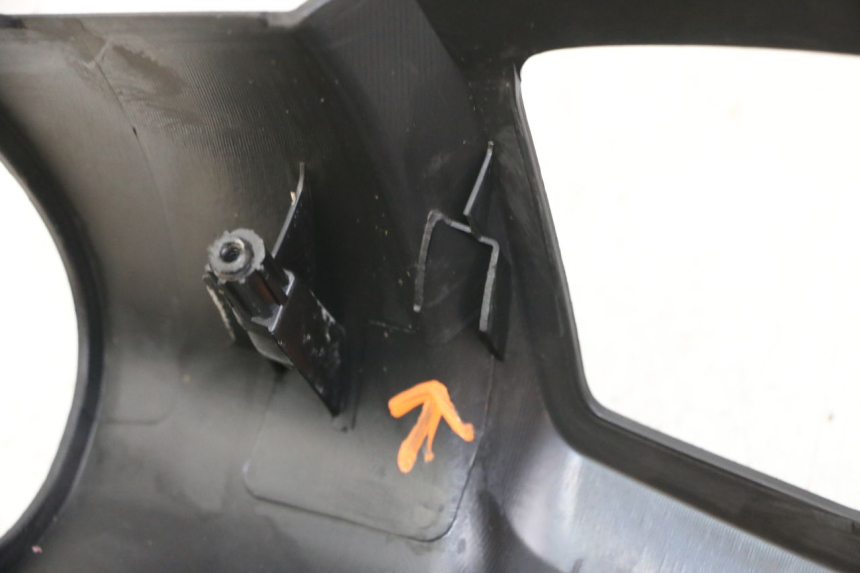 photo de COUVRE GUIDON ARRIERE PEUGEOT VIVACITY 125 (2010 - 2017) - Points de fixation