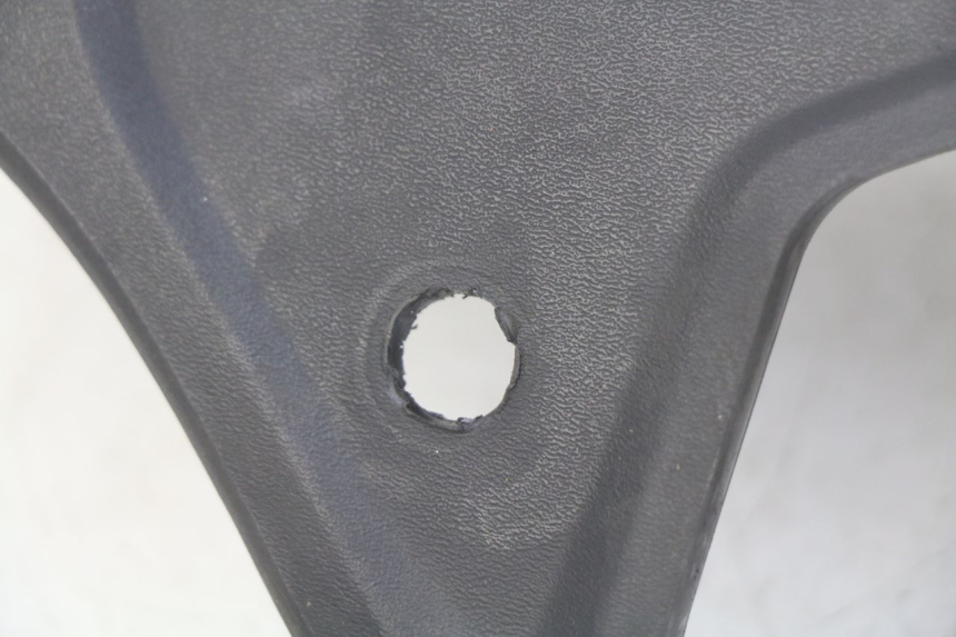 photo de COUVRE GUIDON ARRIERE GILERA RUNNER SP 50 (2009 - 2017) - Gros plan technique