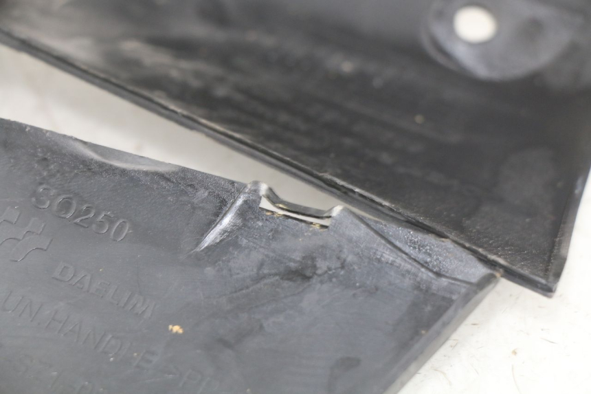 photo de COUVRE GUIDON ARRIERE DAELIM S2 FI 125 (2008 - 2017) - Vue d’ensemble