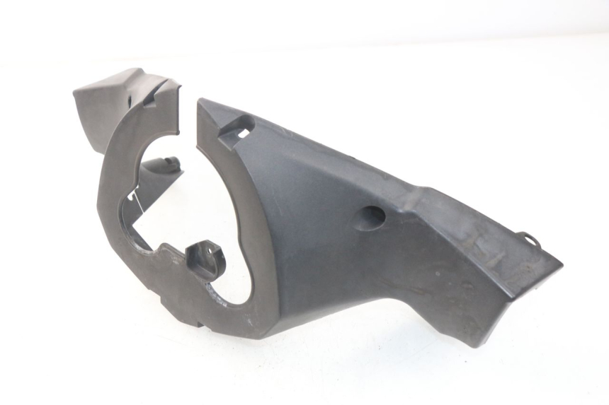 photo de COUVRE GUIDON ARRIERE PEUGEOT SATELIS 500 (2007 - 2013) - Autre angle de vue