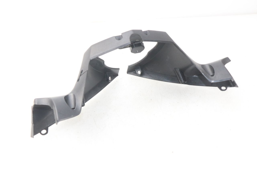 photo de COUVRE GUIDON ARRIERE PEUGEOT SATELIS 125 (2006 - 2009) - Gros plan technique