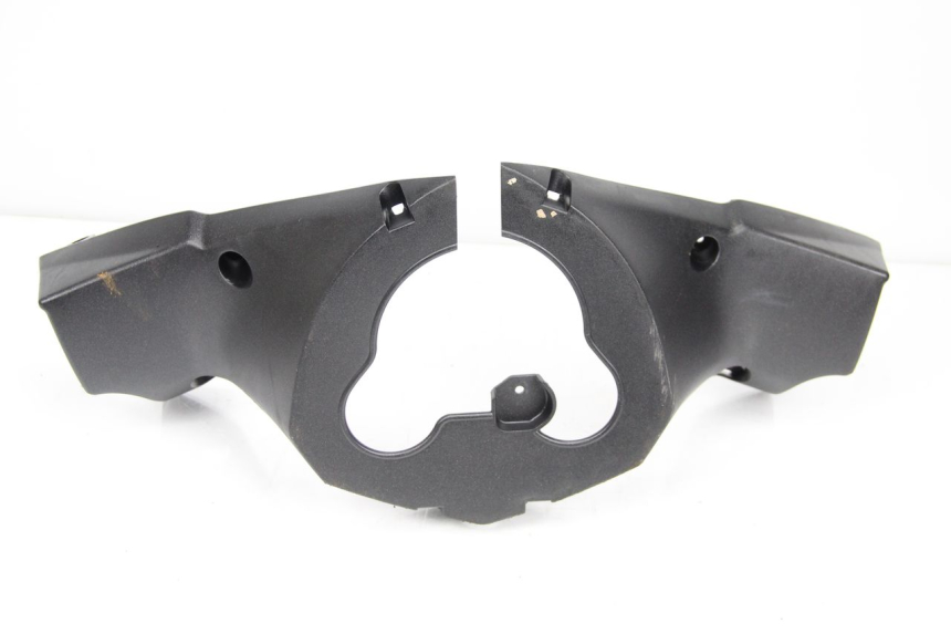 photo de COUVRE GUIDON ARRIERE PEUGEOT SATELIS 125 (2013 - 2018) - Zoom état d’usage