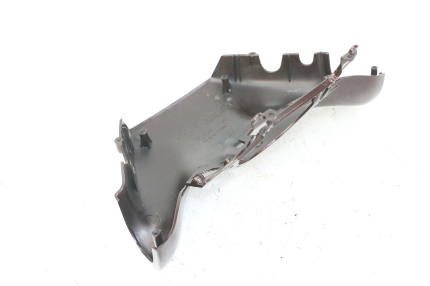 photo de COUVRE GUIDON ARRIERE APRILIA SCARABEO GT TOURING 125 (1999 - 2005) - Zoom état d’usage