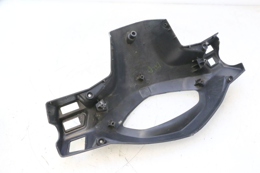 photo de COUVRE GUIDON ARRIERE HONDA SCV LEAD 100 (2003 - 2007) - Détail de la pièce