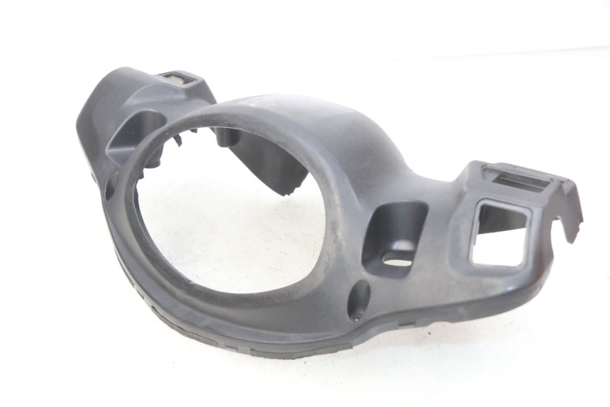 photo de COUVRE GUIDON ARRIERE SUZUKI SIXTEEN 125 (2008 - 2010) - Détail de la pièce