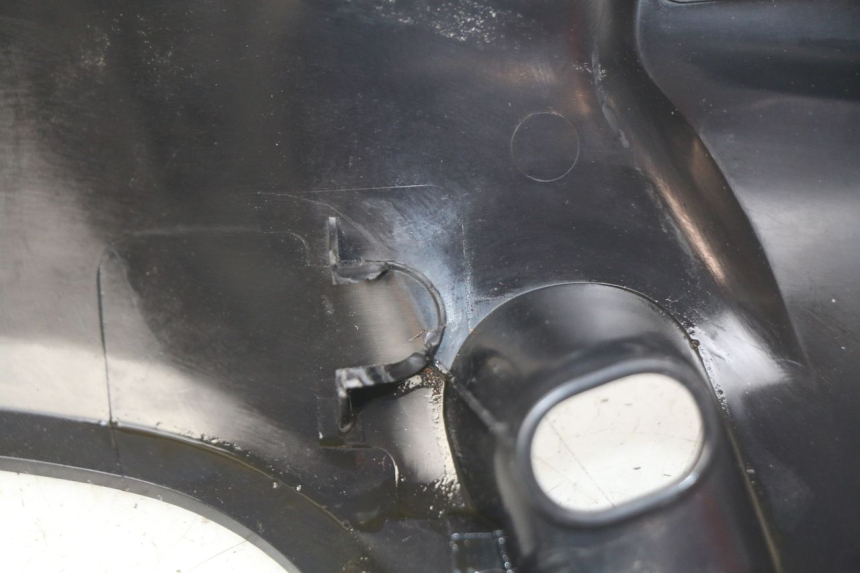 photo de COUVRE GUIDON ARRIERE SUZUKI SIXTEEN 125 (2008 - 2010) - Gros plan technique