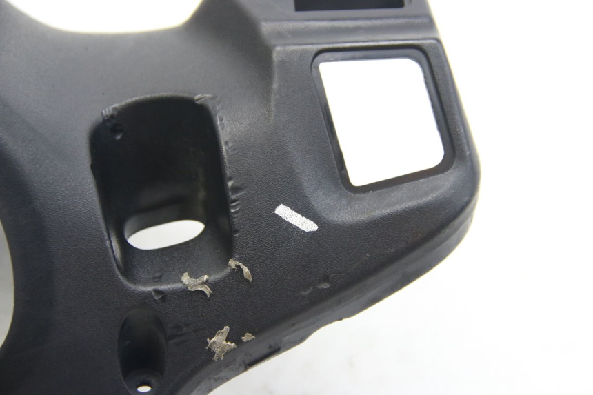 photo de COUVRE GUIDON ARRIERE SUZUKI SIXTEEN 125 (2008 - 2010) - Détails caractéristiques