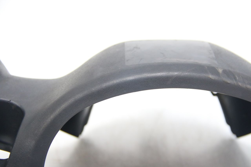 photo de COUVRE GUIDON ARRIERE SUZUKI SIXTEEN 125 (2008 - 2010) - Zoom composants