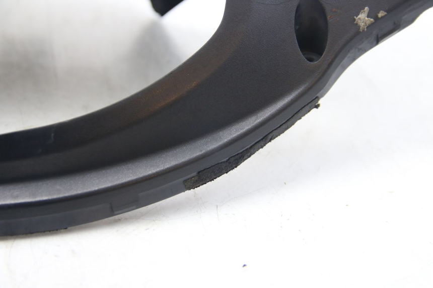 photo de COUVRE GUIDON ARRIERE SUZUKI SIXTEEN 125 (2008 - 2010) - Inspection visuelle