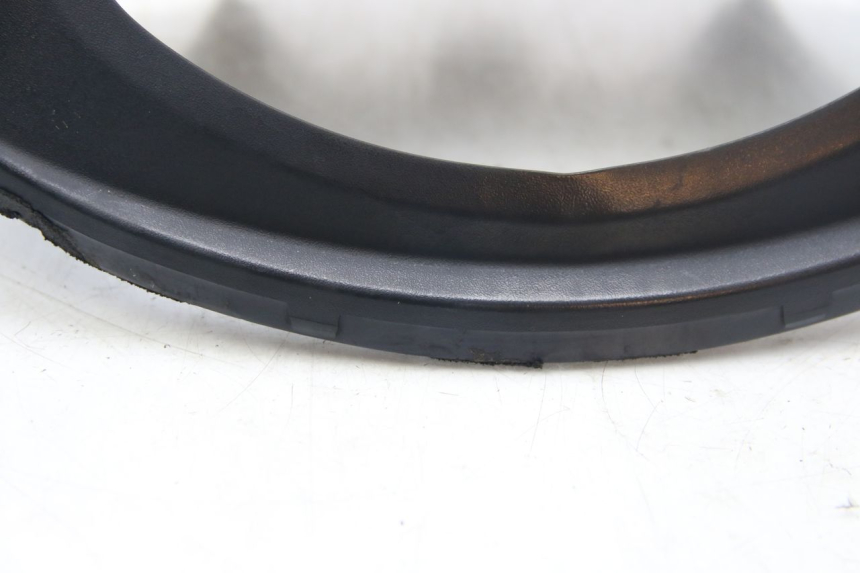 photo de COUVRE GUIDON ARRIERE SUZUKI SIXTEEN 125 (2008 - 2010) - Focus structure