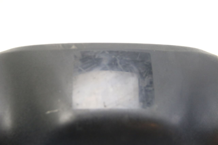 photo de COUVRE GUIDON ARRIERE SUZUKI SIXTEEN 125 (2008 - 2010) - Aperçu profil