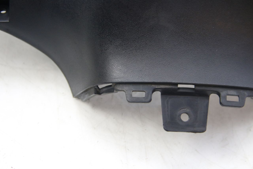 photo de COUVRE GUIDON ARRIERE SUZUKI SIXTEEN 125 (2008 - 2010) - Autre angle de vue