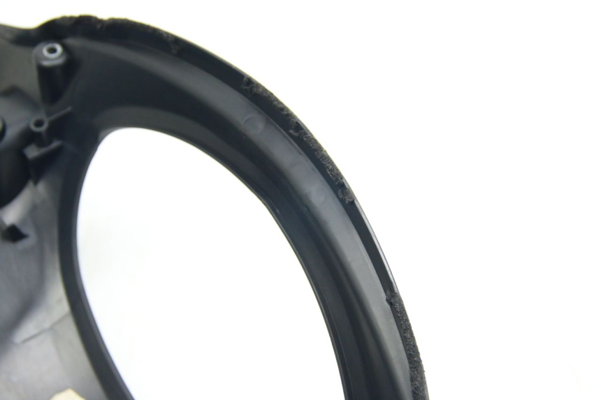 photo de COUVRE GUIDON ARRIERE SUZUKI SIXTEEN 125 (2008 - 2010) - Autre angle de vue