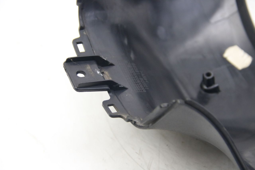 photo de COUVRE GUIDON ARRIERE SUZUKI SIXTEEN 125 (2008 - 2010) - État de surface