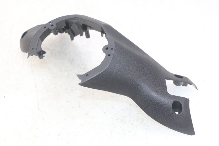 photo de COUVRE GUIDON ARRIERE MBK SKYCRUISER 125 (2010 - 2013) - Gros plan technique