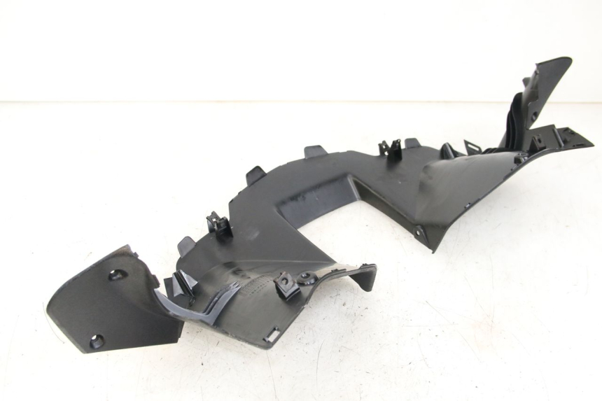 photo de COUVRE GUIDON ARRIERE MBK SKYCRUISER 125 (2006 - 2009) - Gros plan technique