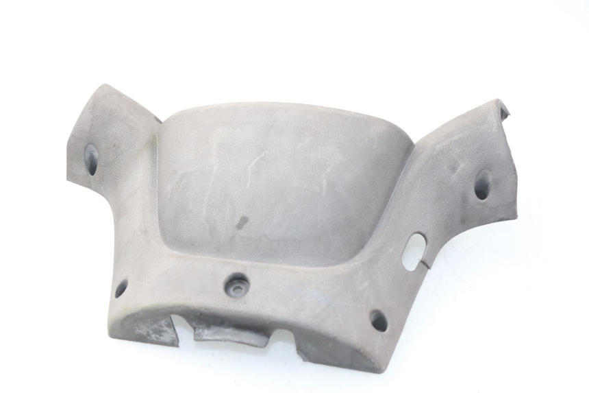 photo de COUVRE GUIDON ARRIERE MBK SKYLINER 125 (2004 - 2007) - Détail de la pièce