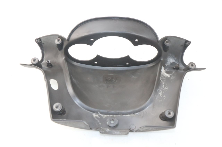 photo de COUVRE GUIDON ARRIERE MBK SKYLINER 125 (2004 - 2007) - Autre angle de vue