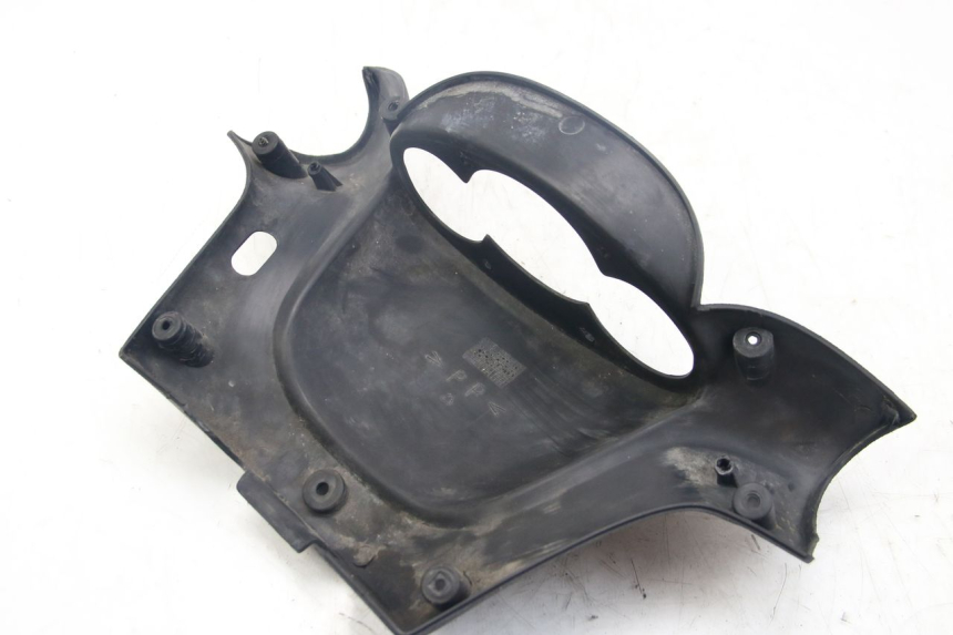 photo de COUVRE GUIDON ARRIERE MBK SKYLINER 125 (1998 - 2001) - Autre angle de vue