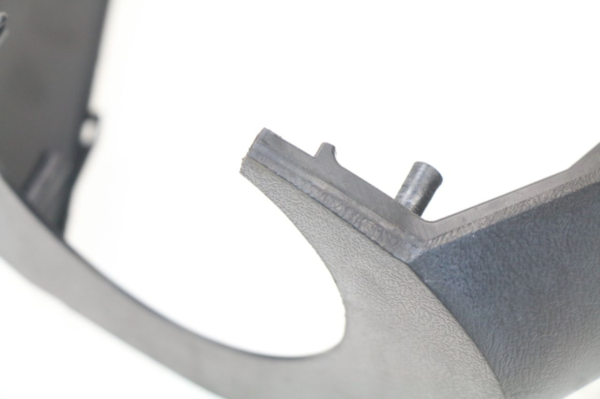 photo de COUVRE GUIDON ARRIERE RAZZO STEED 125 (2012 - 2018) - Gros plan technique