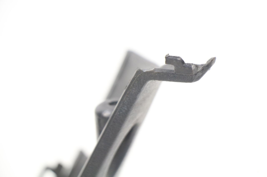 photo de COUVRE GUIDON ARRIERE RAZZO STEED 125 (2012 - 2018) - Points de fixation