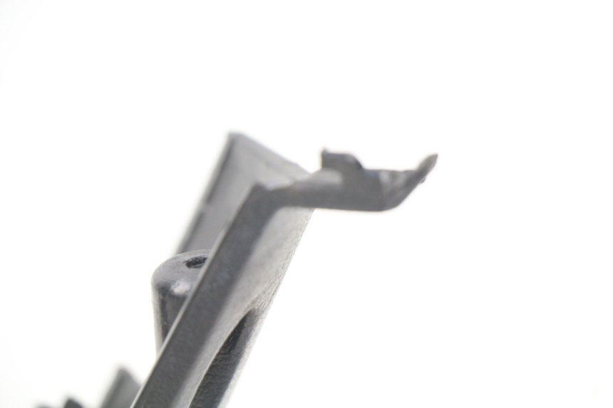 photo de COUVRE GUIDON ARRIERE RAZZO STEED 125 (2012 - 2018) - État de surface