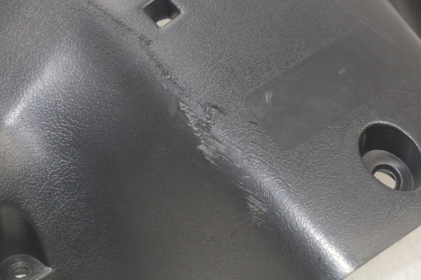 photo de COUVRE GUIDON ARRIERE FYM STRADA 50 (2007 - 2014) - Autre angle de vue