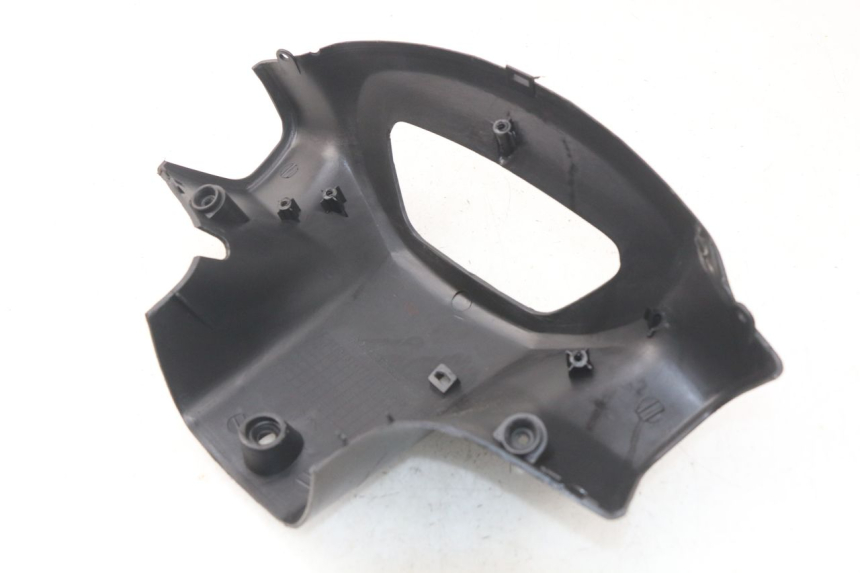 photo de COUVRE GUIDON ARRIERE FYM STRADA 50 (2007 - 2014) - Points de fixation