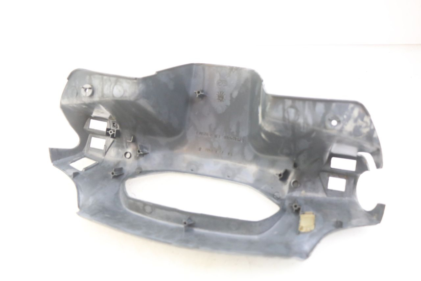 photo de COUVRE GUIDON ARRIERE PEUGEOT SV 125 (1991 - 1994) - Autre angle de vue