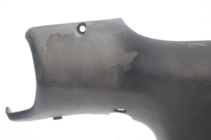 photo de COUVRE GUIDON ARRIERE PEUGEOT TREKKER TKR 50 (2005 - 2014) - Détail de la pièce