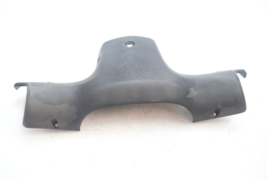 photo de COUVRE GUIDON ARRIERE PEUGEOT TREKKER TKR 50 (2005 - 2014) - Gros plan technique