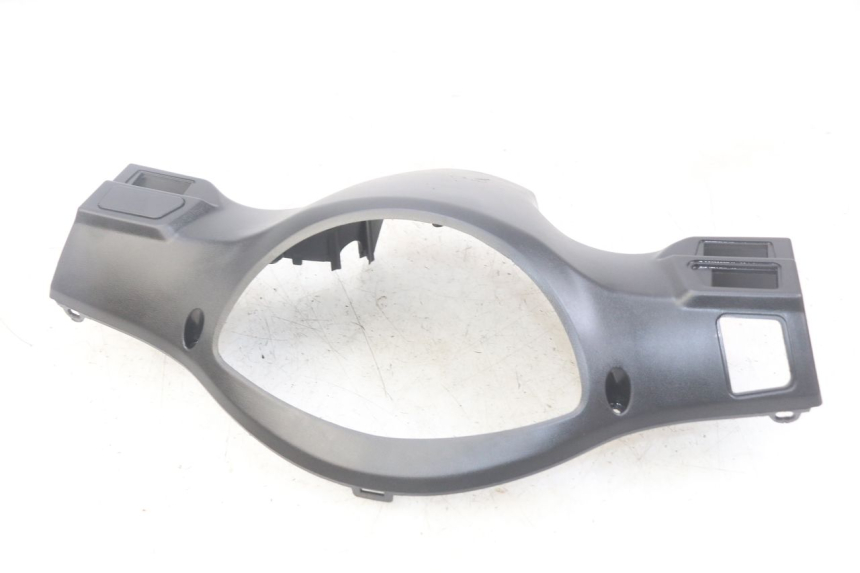 photo de COUVRE GUIDON ARRIERE PEUGEOT TWEET 4T 50 (2010 - 2014) - Détail de la pièce