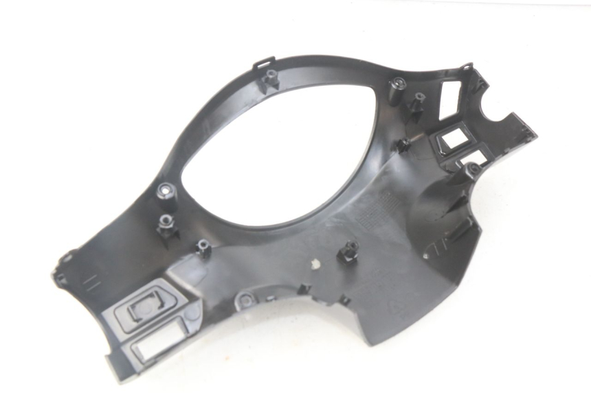 photo de COUVRE GUIDON ARRIERE PEUGEOT TWEET ACTIVE 4T 50 (2018 - 2022) - Détail de la pièce