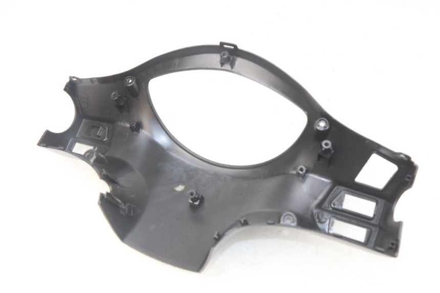 photo de COUVRE GUIDON ARRIERE PEUGEOT TWEET ACTIVE 4T 50 (2018 - 2022) - Zoom état d’usage