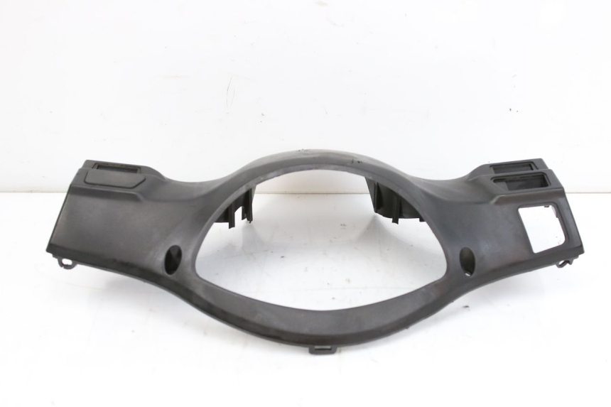 photo de COUVRE GUIDON ARRIERE PEUGEOT TWEET 125 (2010 - 2017) - Détail de la pièce