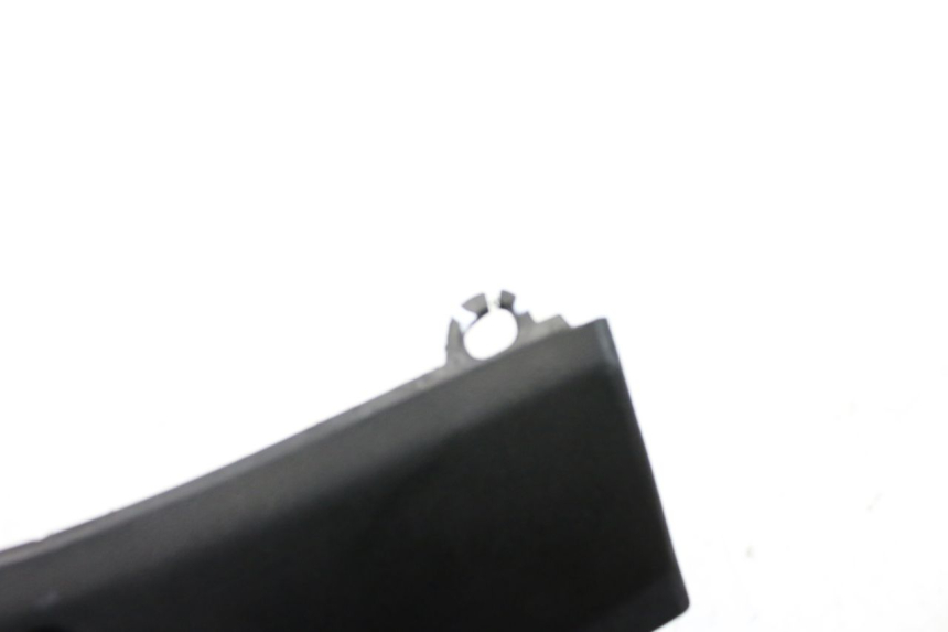 photo de COUVRE GUIDON ARRIERE PEUGEOT TWEET 125 (2010 - 2017) - Vue d’ensemble