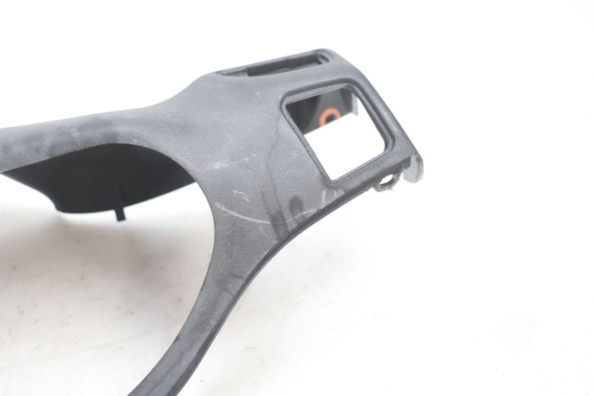 photo de COUVRE GUIDON ARRIERE PIAGGIO TYPHOON 50 (2000 - 2009) - Gros plan technique