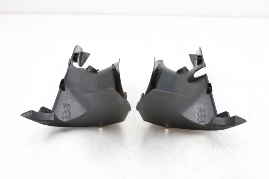 photo de COUVRE GUIDON ARRIERE SUZUKI UH BURGMAN 125 (2002 - 2006) - Gros plan technique