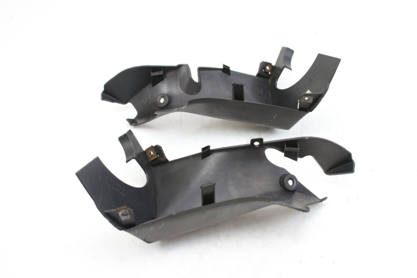 photo de COUVRE GUIDON ARRIERE SUZUKI UH BURGMAN 125 (2002 - 2006) - Points de fixation