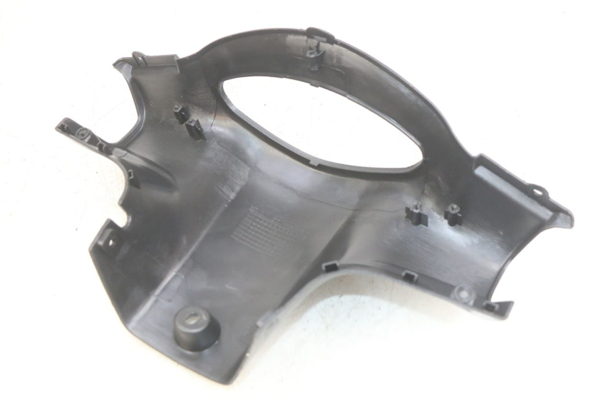 photo de COUVRE GUIDON ARRIERE PEUGEOT V-CLIC VCLIC 50 (2007 - 2013) - Gros plan technique