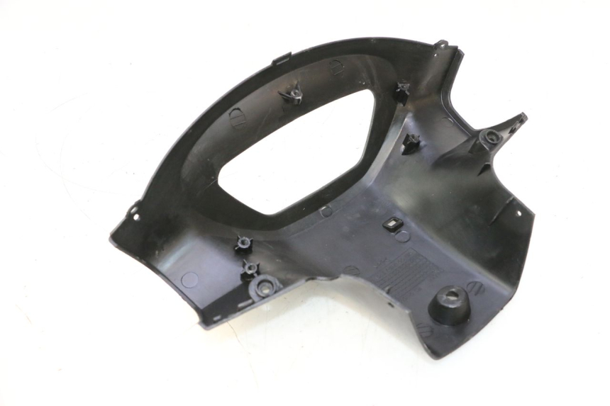 photo de COUVRE GUIDON ARRIERE PEUGEOT V-CLIC VCLIC 50 (2007 - 2013) - Gros plan technique