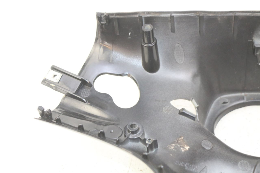 photo de COUVRE GUIDON ARRIERE PIAGGIO VESPA PRIMAVERA 2T 50 (2013 - 2018) - Gros plan technique