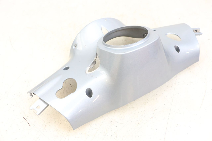 photo de COUVRE GUIDON ARRIERE PIAGGIO VESPA PRIMAVERA 4T 50 (2021 - 2024) - Détail de la pièce