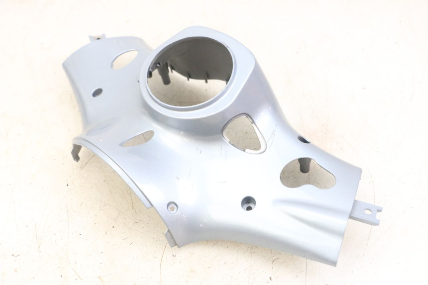 photo de COUVRE GUIDON ARRIERE PIAGGIO VESPA PRIMAVERA 4T 50 (2021 - 2024) - Zoom état d’usage