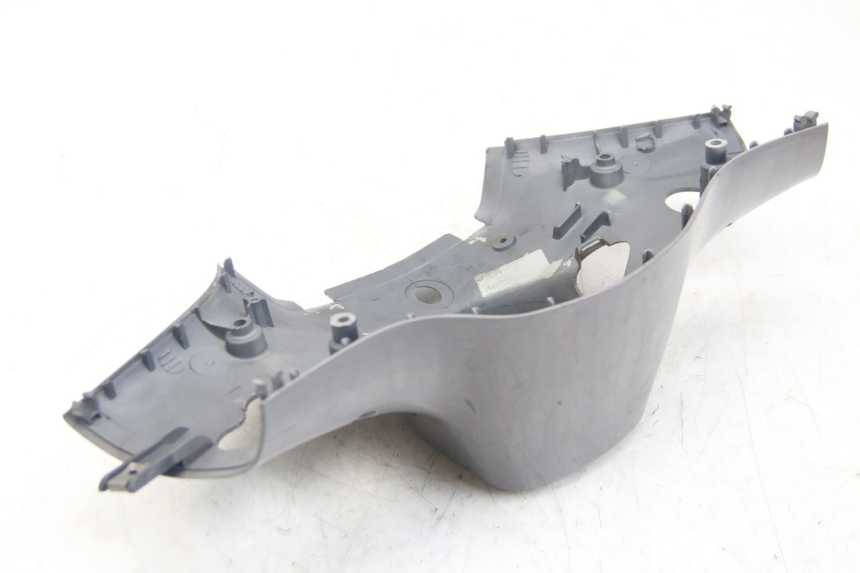 photo de COUVRE GUIDON ARRIERE PIAGGIO VESPA SPRINT 2T 50 (2014 - 2018) - Zoom état d’usage