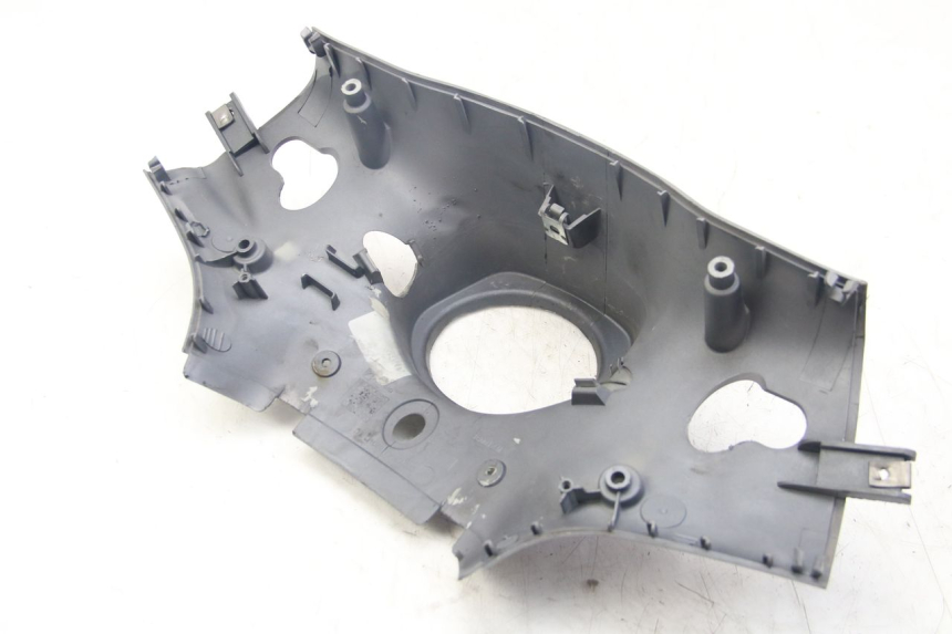 photo de COUVRE GUIDON ARRIERE PIAGGIO VESPA SPRINT 2T 50 (2014 - 2018) - Autre angle de vue