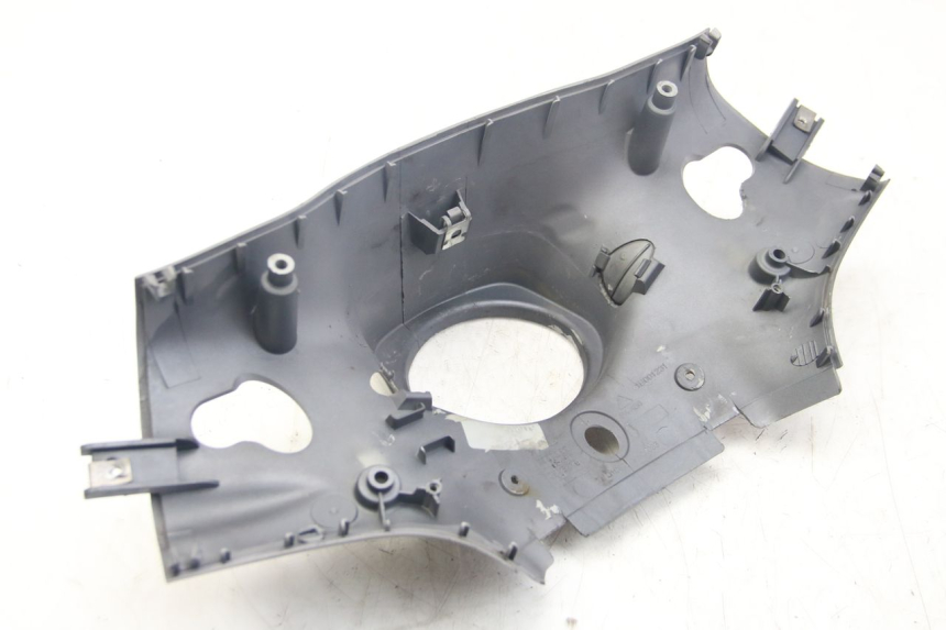 photo de COUVRE GUIDON ARRIERE PIAGGIO VESPA SPRINT 2T 50 (2014 - 2018) - Gros plan technique